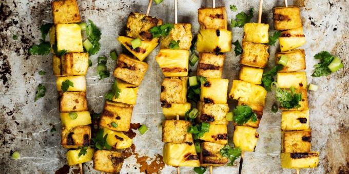 What to cook outdoors, except for meat: tofu with pineapple in ginger-soy marinade