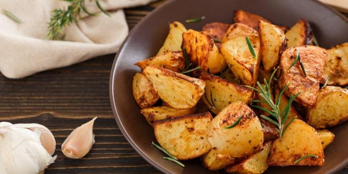 Potatoes with rosemary in the oven