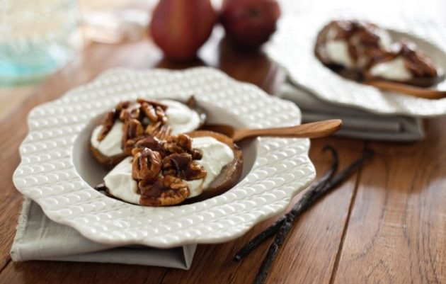 Pears, baked with walnuts and yogurt