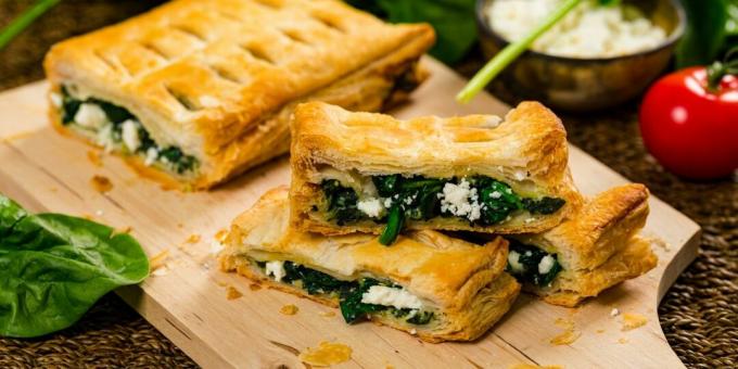 Pie with cottage cheese, spinach and cheese