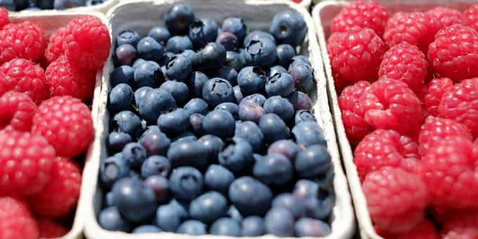 Products for healthy joints: berries