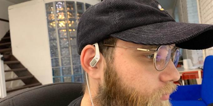 Sennheiser Ambeo Smart Headset ear