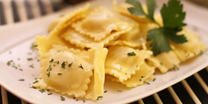 Ravioli with salmon and cheese