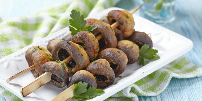 Champignons with garlic and herbs on the grill