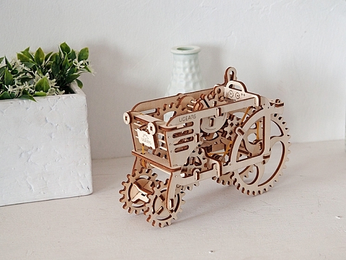  Gifts for February 23: 3D-tractor