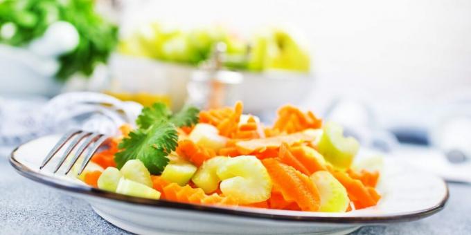 Light salad of stalk celery and carrots