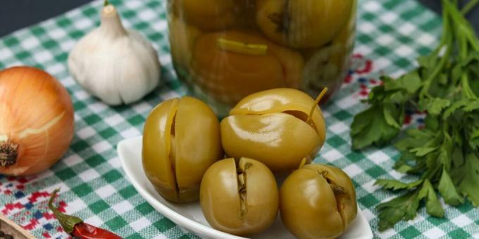 Stuffed green tomatoes for the winter