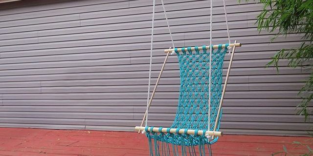 Hammock with his hands: a hammock chair on the rails in the macrame technique