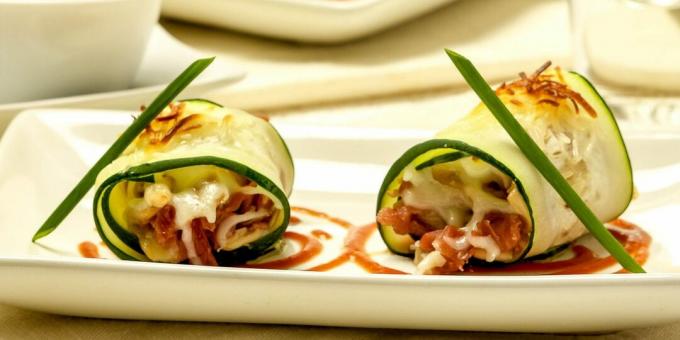 Zucchini rolls with cheese, mushrooms and bacon