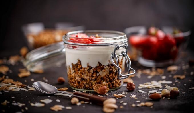 Granola without baking. Healthy breakfast in 5 minutes