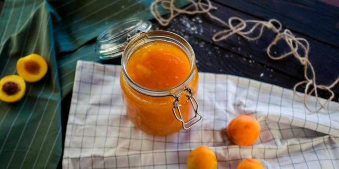 Jam from apricots and oranges