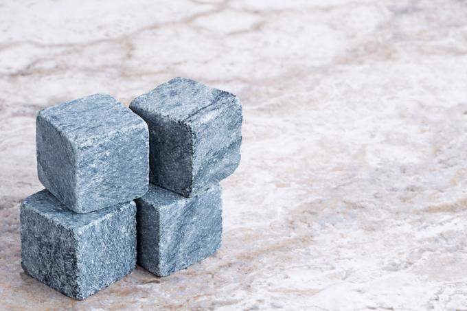 Gift for the beer lover: stone cubes for cooling