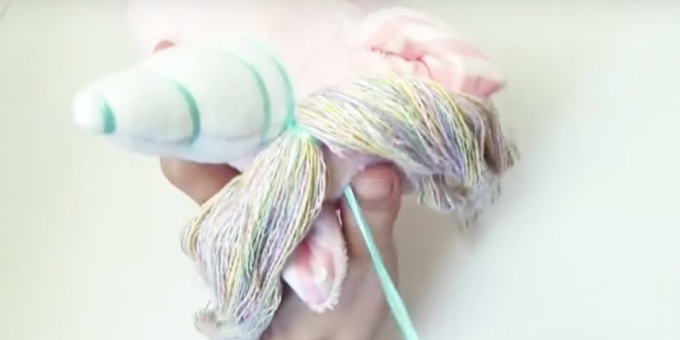 How to make a stuffed toy: sew on a mane