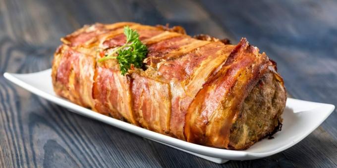 Minced meat roll in ruddy bacon