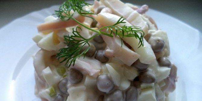 Salad with peas and squid