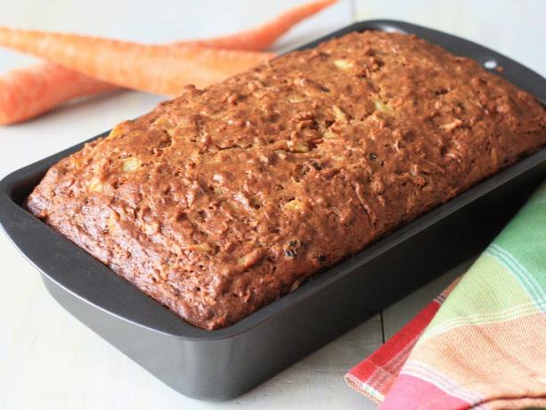 7 ginger recipes: Carrot-ginger cake with raisins