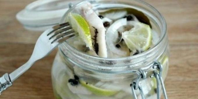 How to pickle herring with lemon