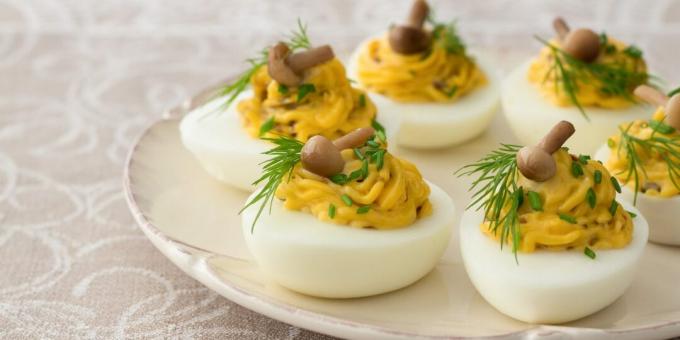 Eggs stuffed with cream cheese