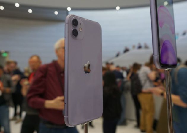 11 iPhone in the lilac coloring