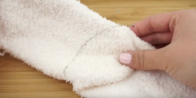 How to DIY a Stuffed Toy: Draw a Line on the Toe