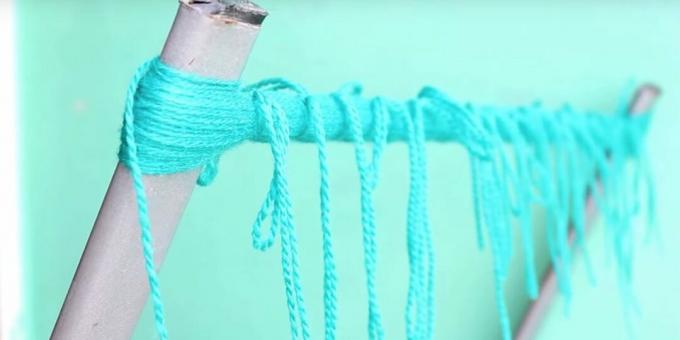 How to make a pompom: tie the threads elsewhere