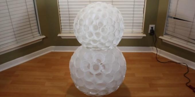 how to make a snowman: connect two balls