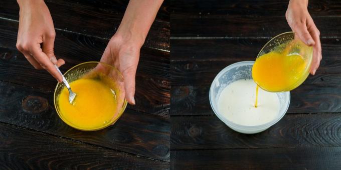 A simple recipe charlotte: whisk the egg yolks and mix with proteins