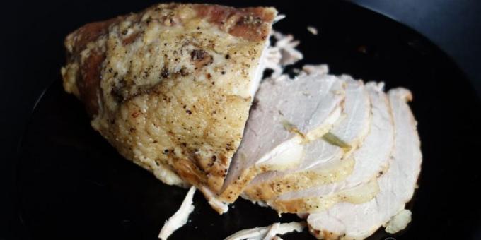 Recipe for pork in a microwave oven with garlic and raisins