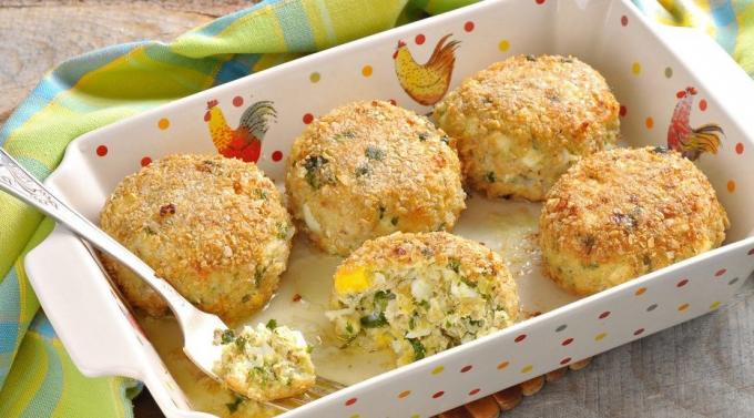 How to cook fish cakes with chopped egg and oat flakes