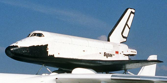 "Buran" at the aerospace exhibition in Le Bourget, 1989