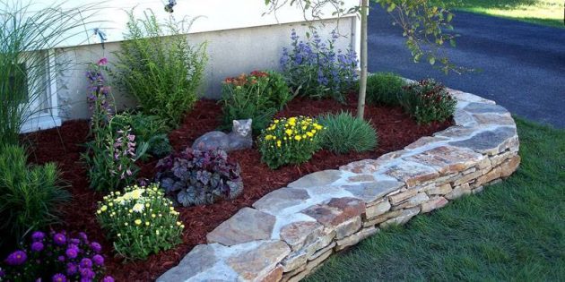 How to make a flower bed of stones with their hands