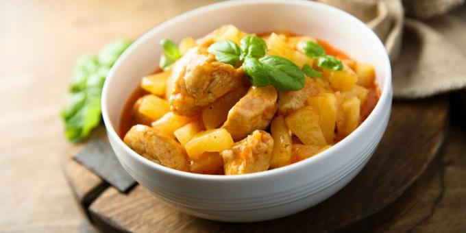 Turkey stewed with pineapples