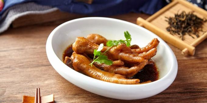 Chicken feet in soy sauce and beer