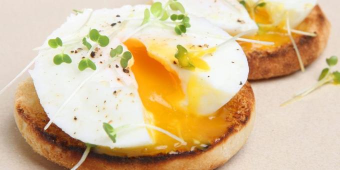 Poached egg in a pan