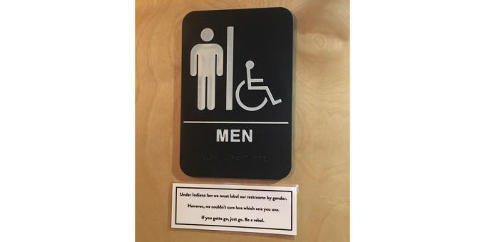 sign on the door to the toilet 
