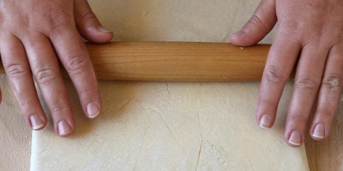 How to cook a homemade flaky pastry: Roll out the dough