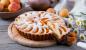 Pie with apricots on kefir