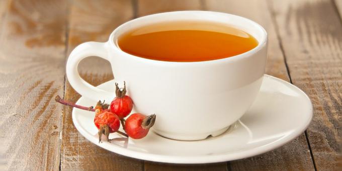 Tea with rosehip and cranberry
