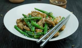 Pork fried with green beans