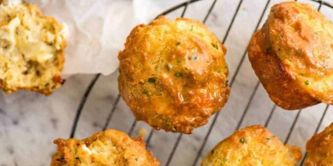 Hearty muffins with cheese and garlic: recipe