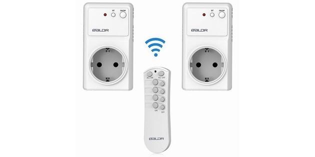 Socket with remote control