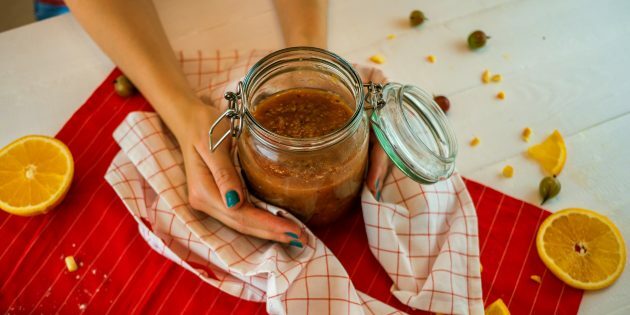 Gooseberry Orange Jam Recipe: Pour the Jam into Jars