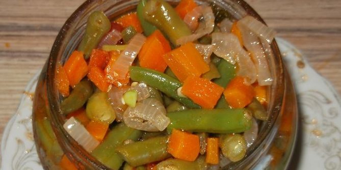 How to prepare for winter carrots: Salad of carrots and green beans