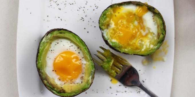 How to cook eggs in the oven: Baked eggs in baskets of avocados