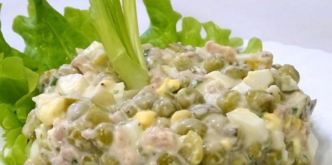 Salad with green peas and cod liver