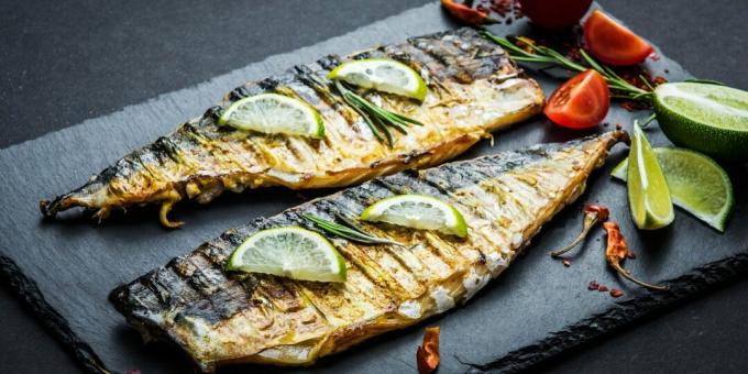 Grilled mackerel with garlic