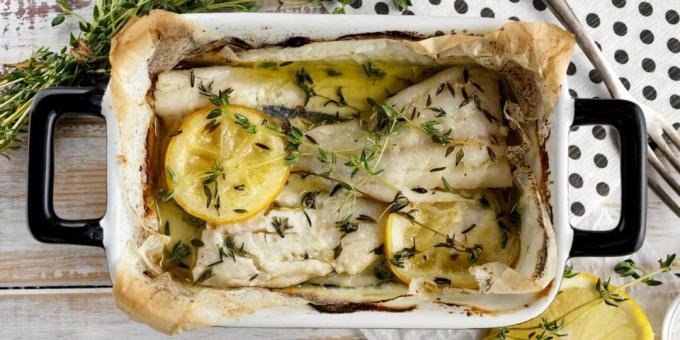 Fish baked with lemon oil