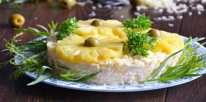 Recipes: Salad with pineapple, cheese and garlic